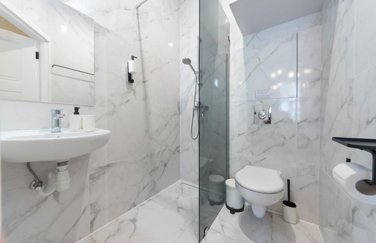 Apart Hotel On Zoloti Vorota Kiev Buitenkant foto